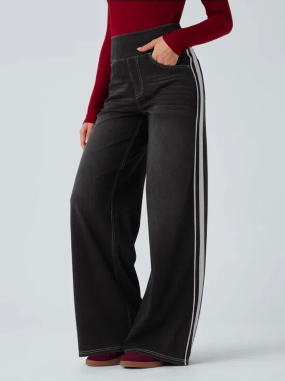 HALARA Black Wide-Leg Jeans with White Side Stripes